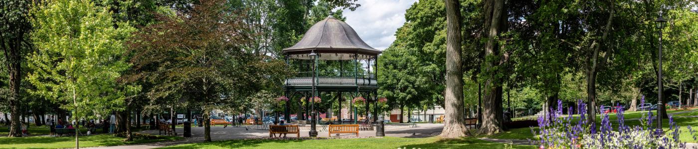 The bandstand and benches at Kings Square