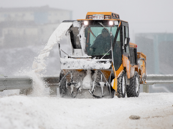 Sidewalk plow